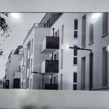 Chambre Individuelle Dans Un Appartement A 37 De Champs Elysees Sartrouville Exterior foto